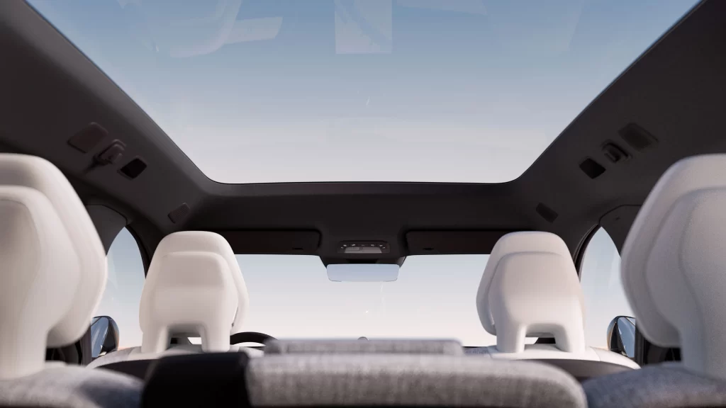 Volvo EX90 med stort panoramatak