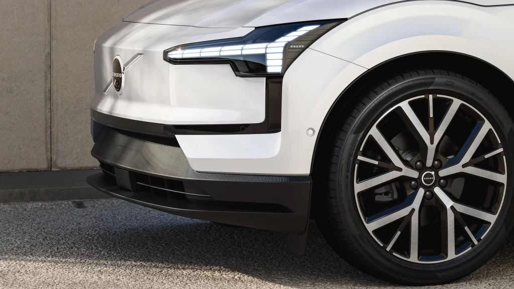 Front og hjul på Volvo EX30 i detalj