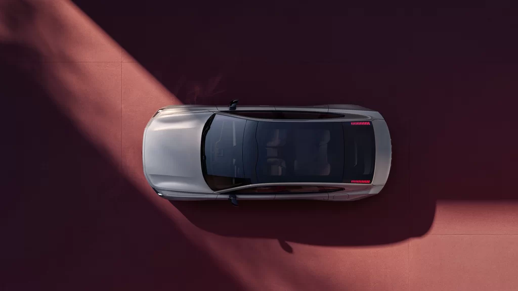 Volvo ES90 sett ovenfra med panoramatak