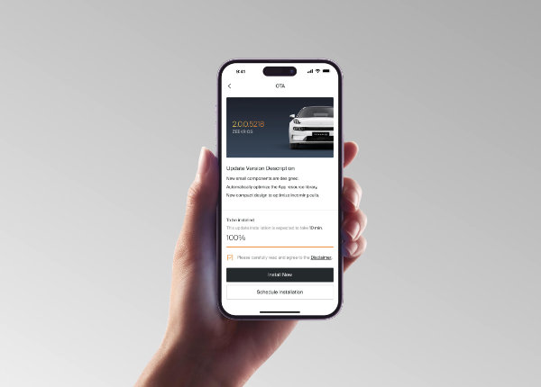 Zeekr OTA-oppdatering på mobil – versjon 2.0.0.528, installasjonsvalg og fremdriftsindikator.