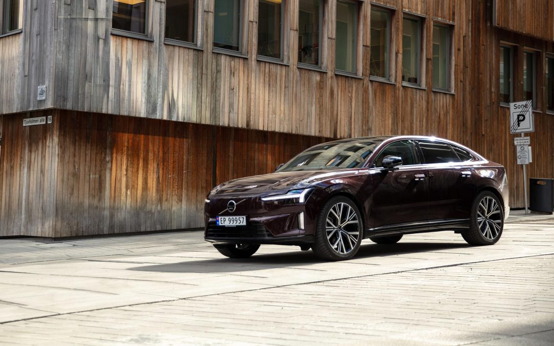 Volvo ES90 i bymiljø