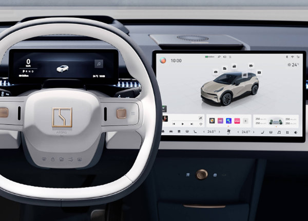 Interiør i Zeekr X Privilege AWD med digitalt instrumentpanel og stor berøringsskjerm – visning av kjøremodus, temperatur og 3D-modell.
