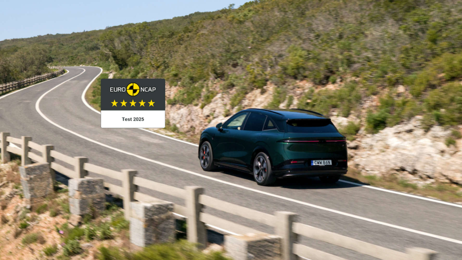 Zeekr 7X kjører i fjellterreng – 5-stjerners Euro NCAP sikkerhetsvurdering 2025.