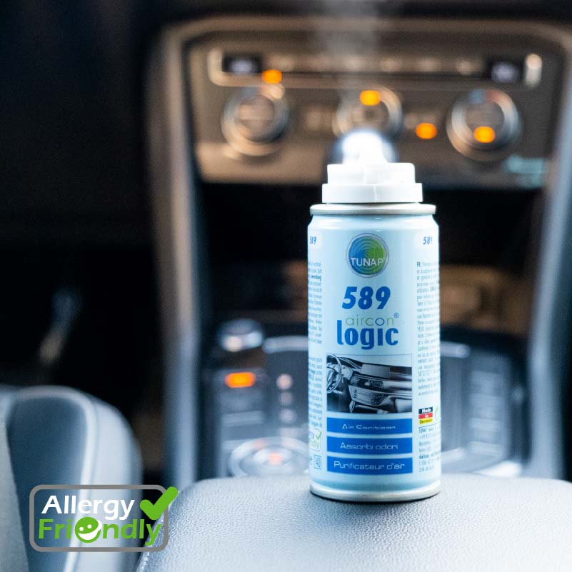 Rens av bilkupé med Tunap 589 Air Sanitizer – sprayboks plassert i bilinteriør som renser luft, fjerner bakterier og dårlig lukt<br />
