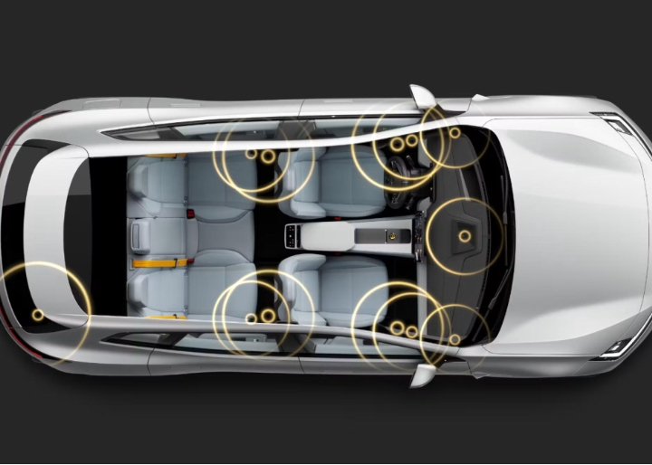 Polestar 4 head-up display