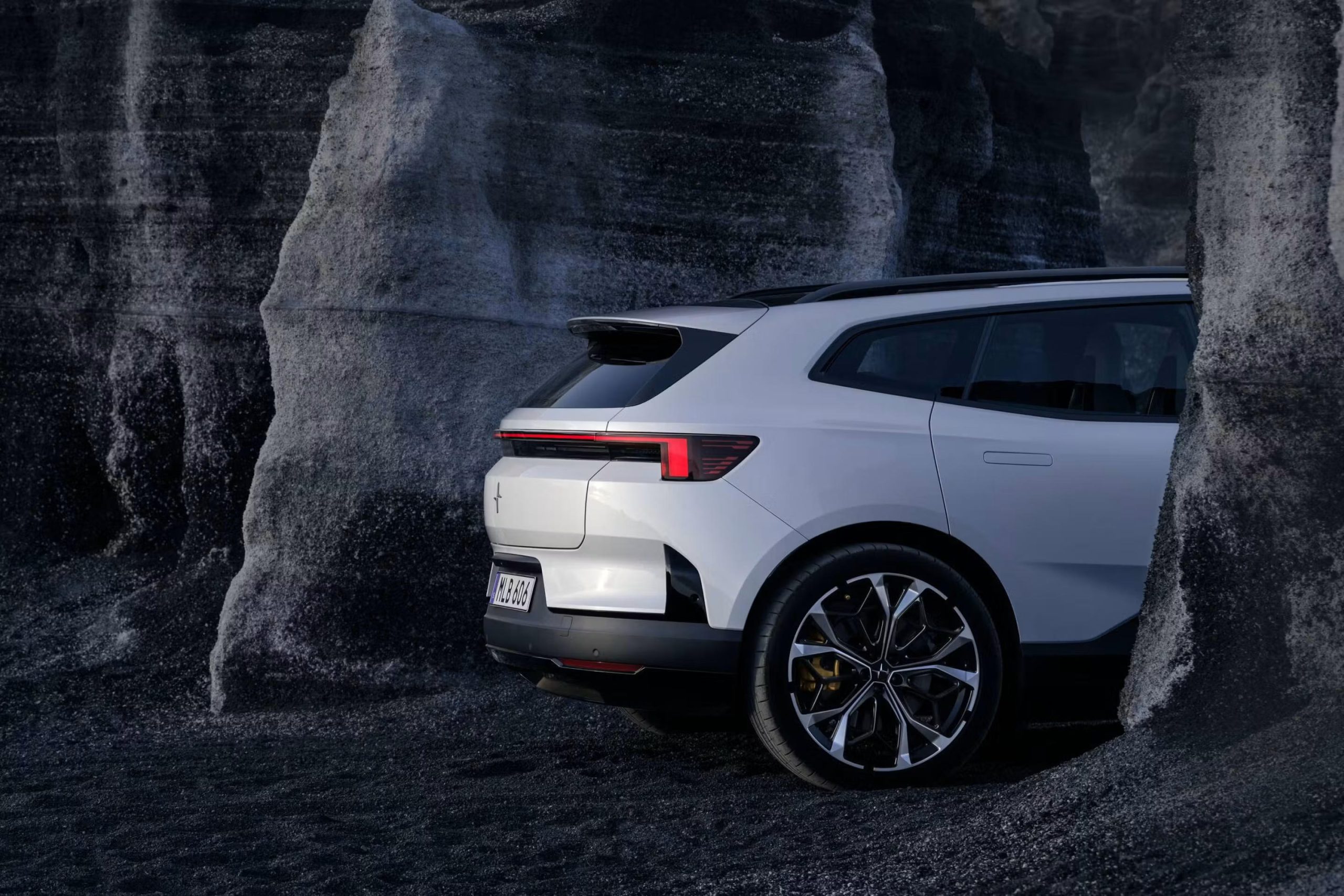 Polestar 4 SUV